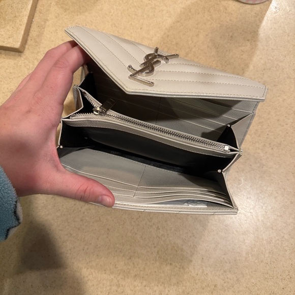 Yves Saint Laurent Quilted Silver Wallet - Picture 4 of 9